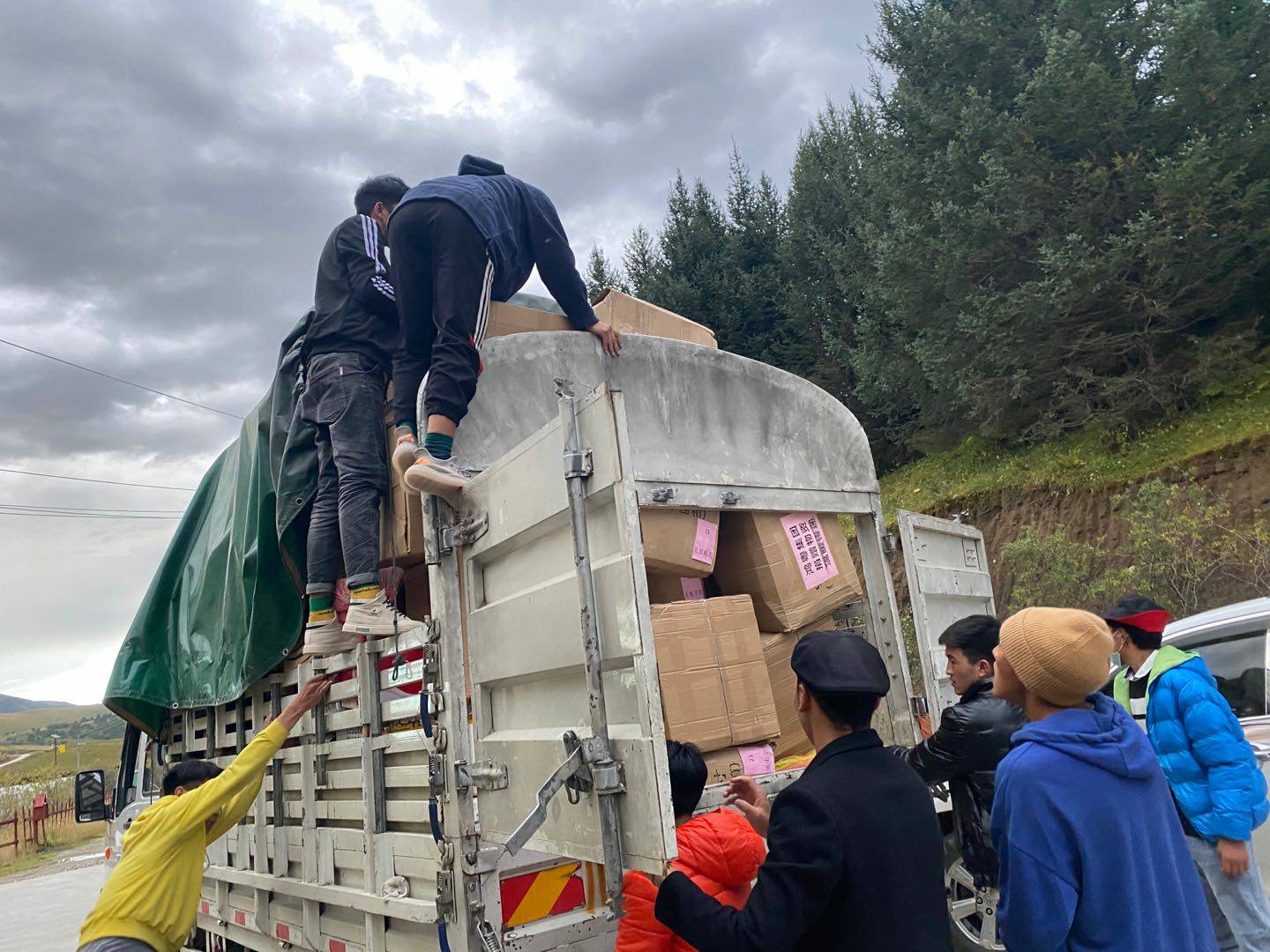 杭州俊赫智能建筑有限公司公益回顾丨家国同欢月同圆 温暖满载甘孜州(图5)